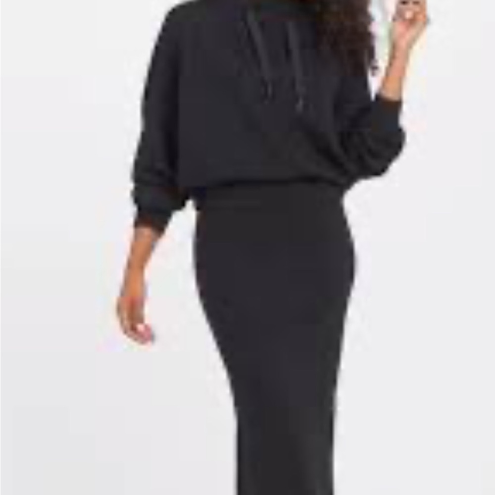 SPANX Air Essentials Black Straight Skirt W/Splits. NWOT